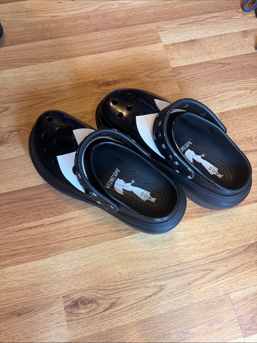CROCS women’s Wednesday Black with White Accent